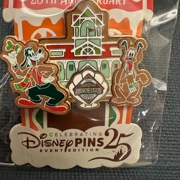 2025 Disney Park Christmas Gingerbread Beach Club Resort Goofy Pluto Pin LE NIP - Picture 2 of 3